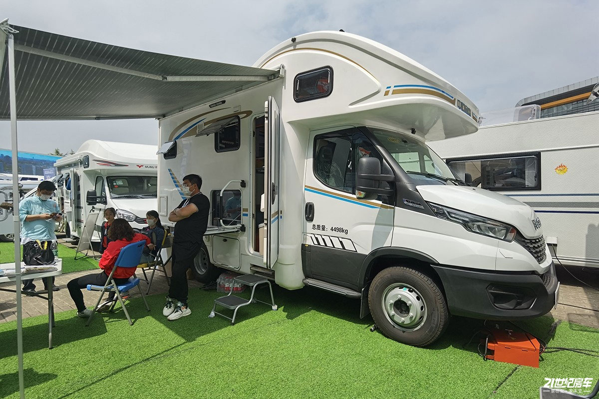 中道之星依维柯C型房车